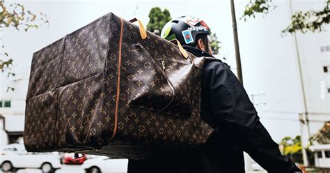 louis vuitton delivery address.